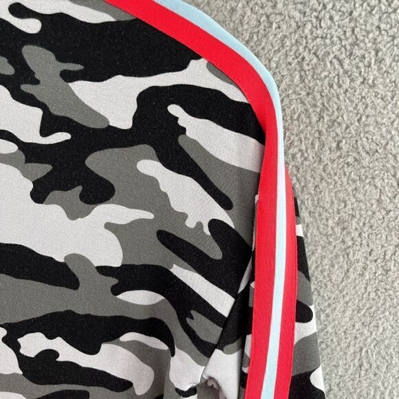 OFF DUTY BB Dakota Cropped Sweater Womens small Black Camouflage Striped Sleeve - Picture 11 of 14